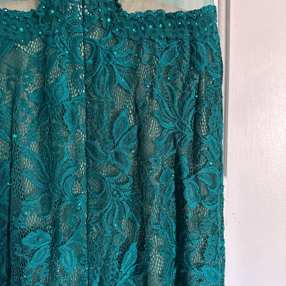 Le Femme Lace Prom dress - Picture 7 of 7